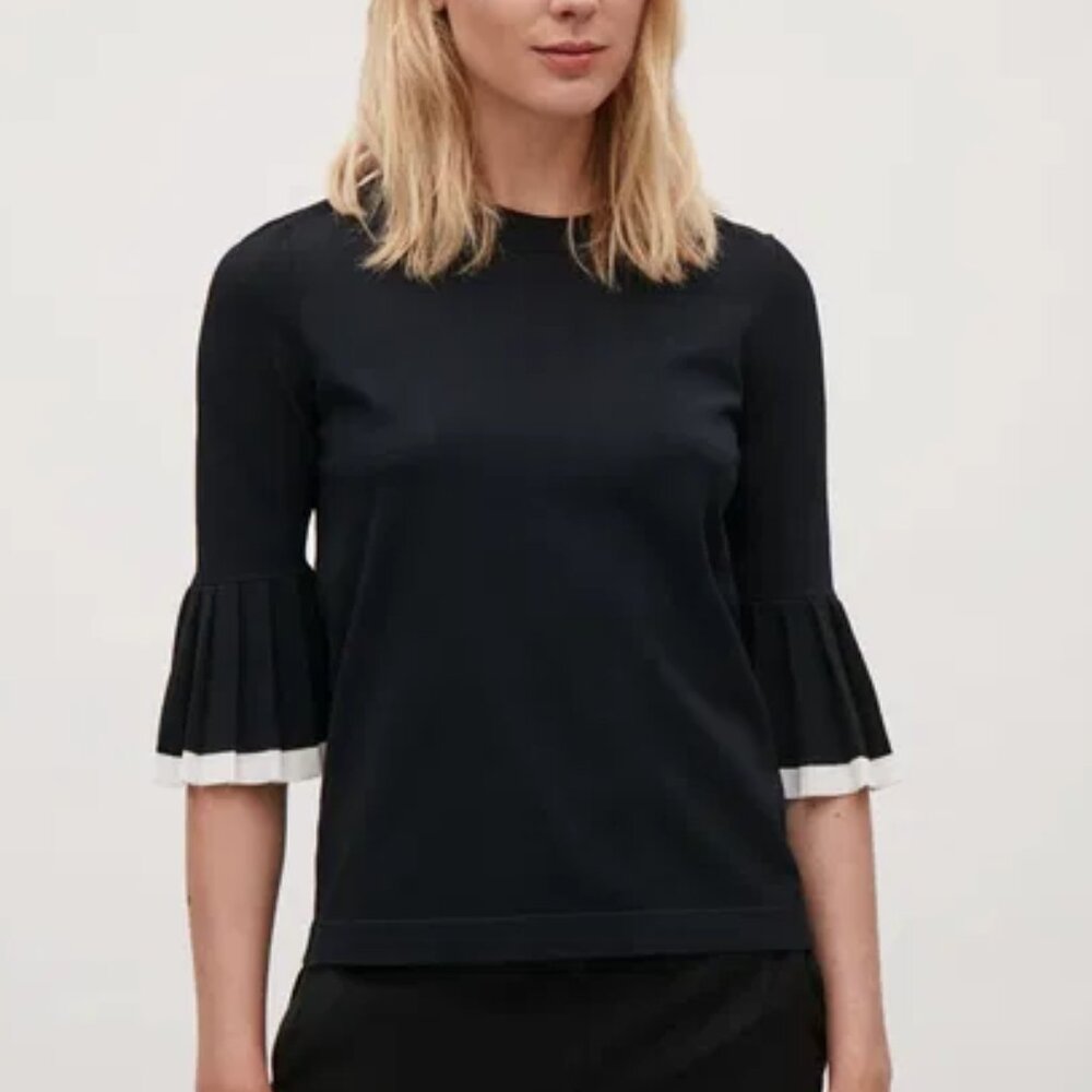 COS Knitted Short Sleeve Top with Pleated Sleeves in Black/White Size Large